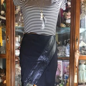 Guess black front zip faux leather trim skirt